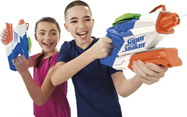 Two kids are holding up a Nerf Super Soaker FreezeFire 2.0.